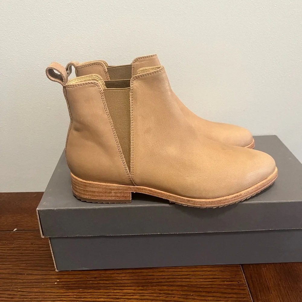 NISOLO Eva Everyday‎ Chelsea Boot in Almond Leather